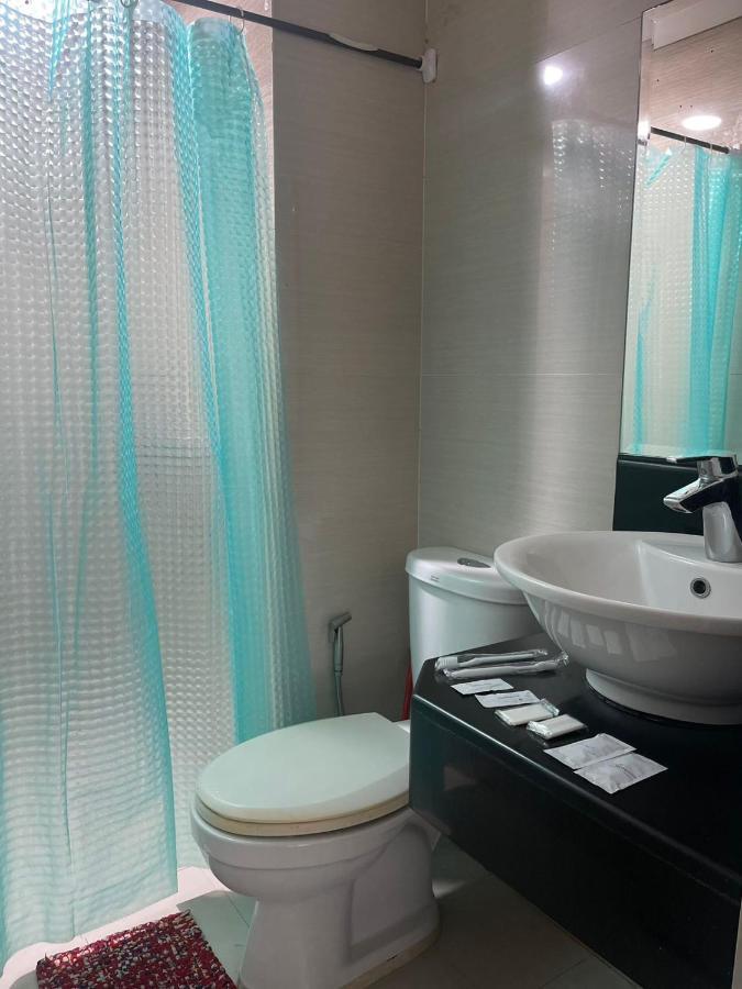 Henry'S Newport Condotel Pasay Exterior foto