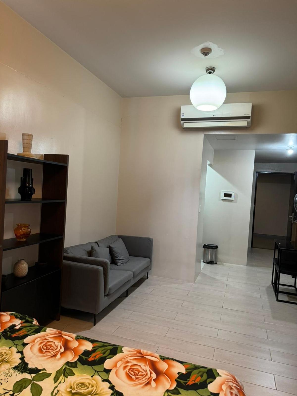 Henry'S Newport Condotel Pasay Exterior foto