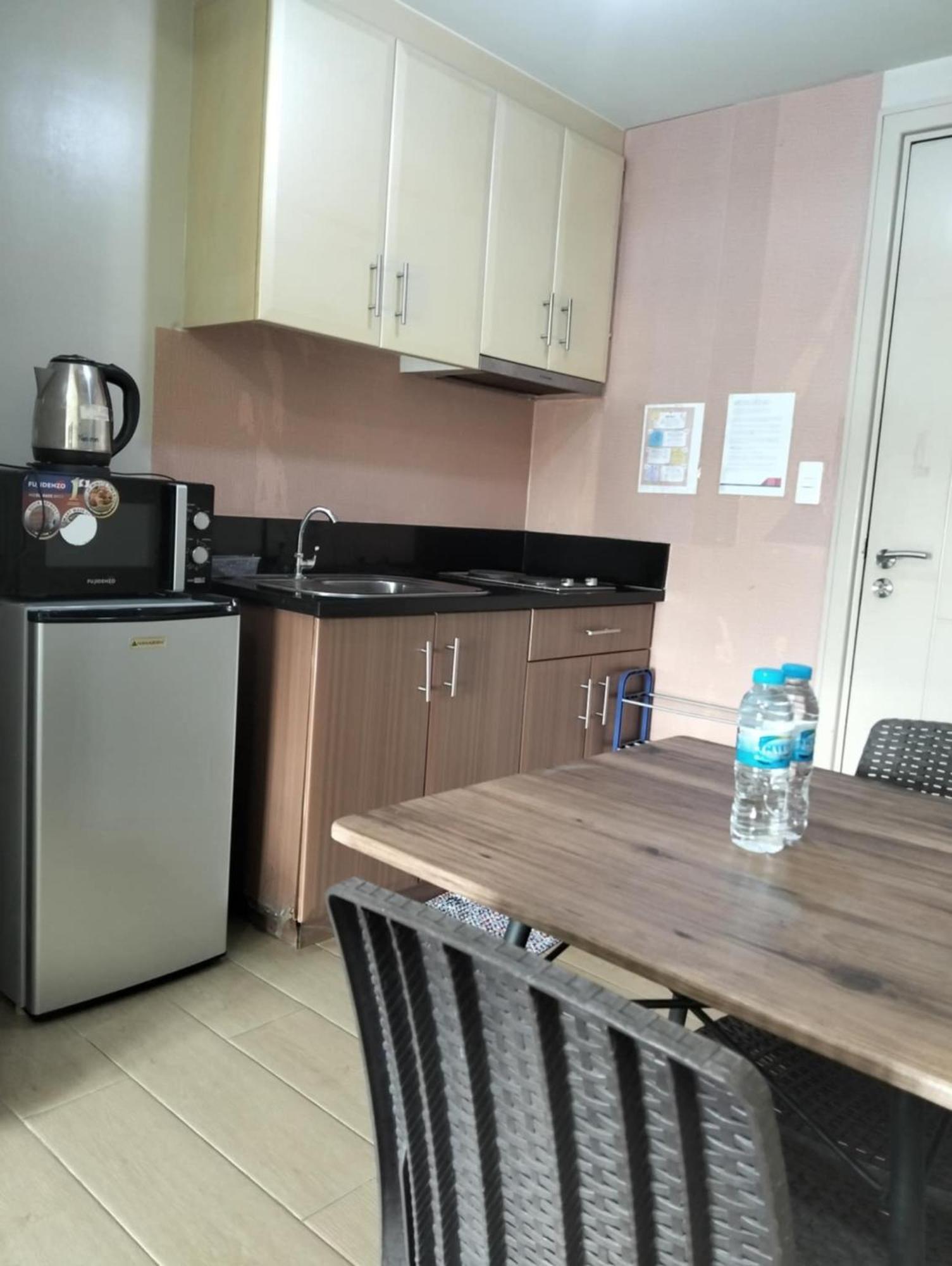 Henry'S Newport Condotel Pasay Exterior foto