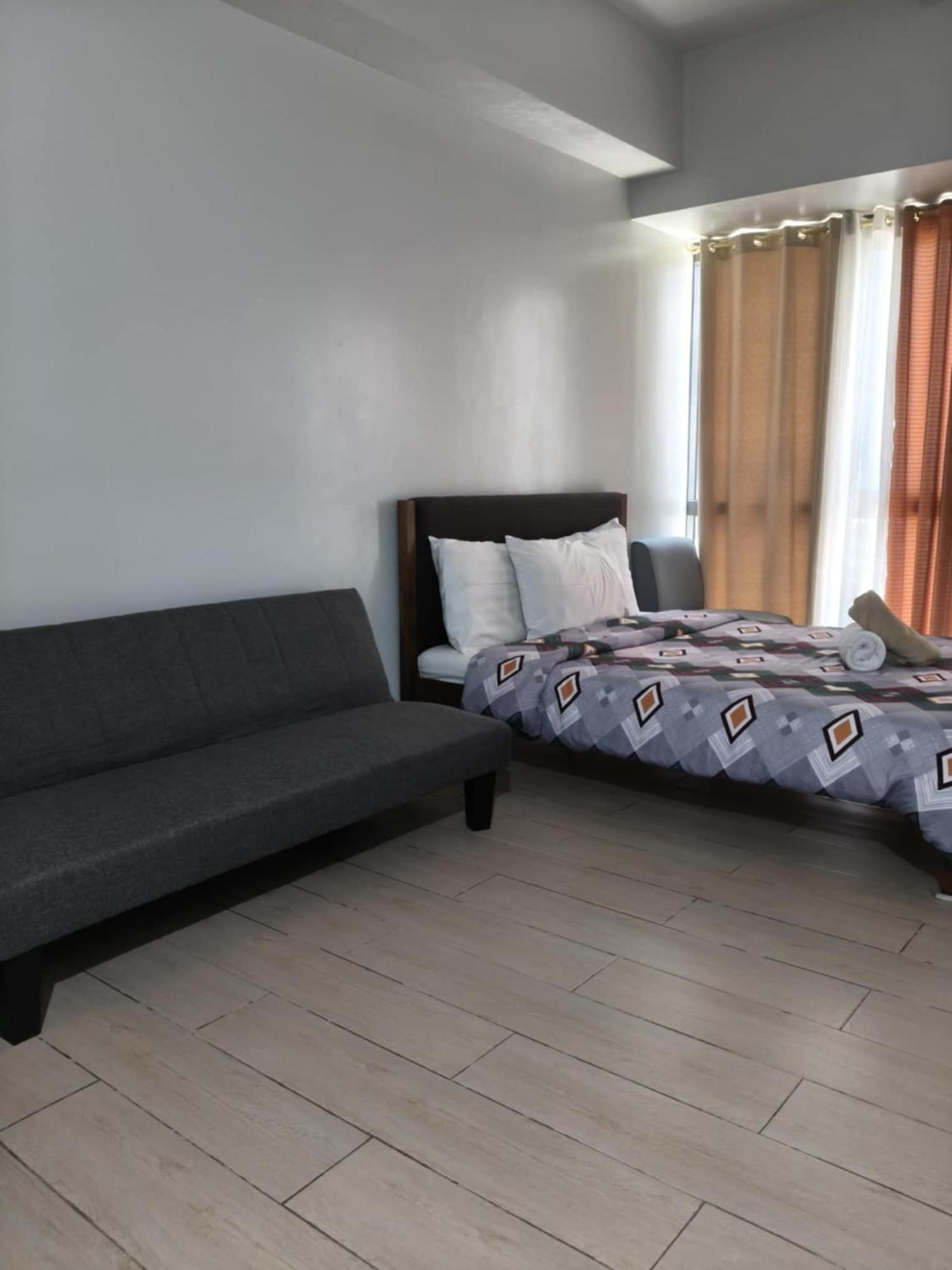 Henry'S Newport Condotel Pasay Exterior foto