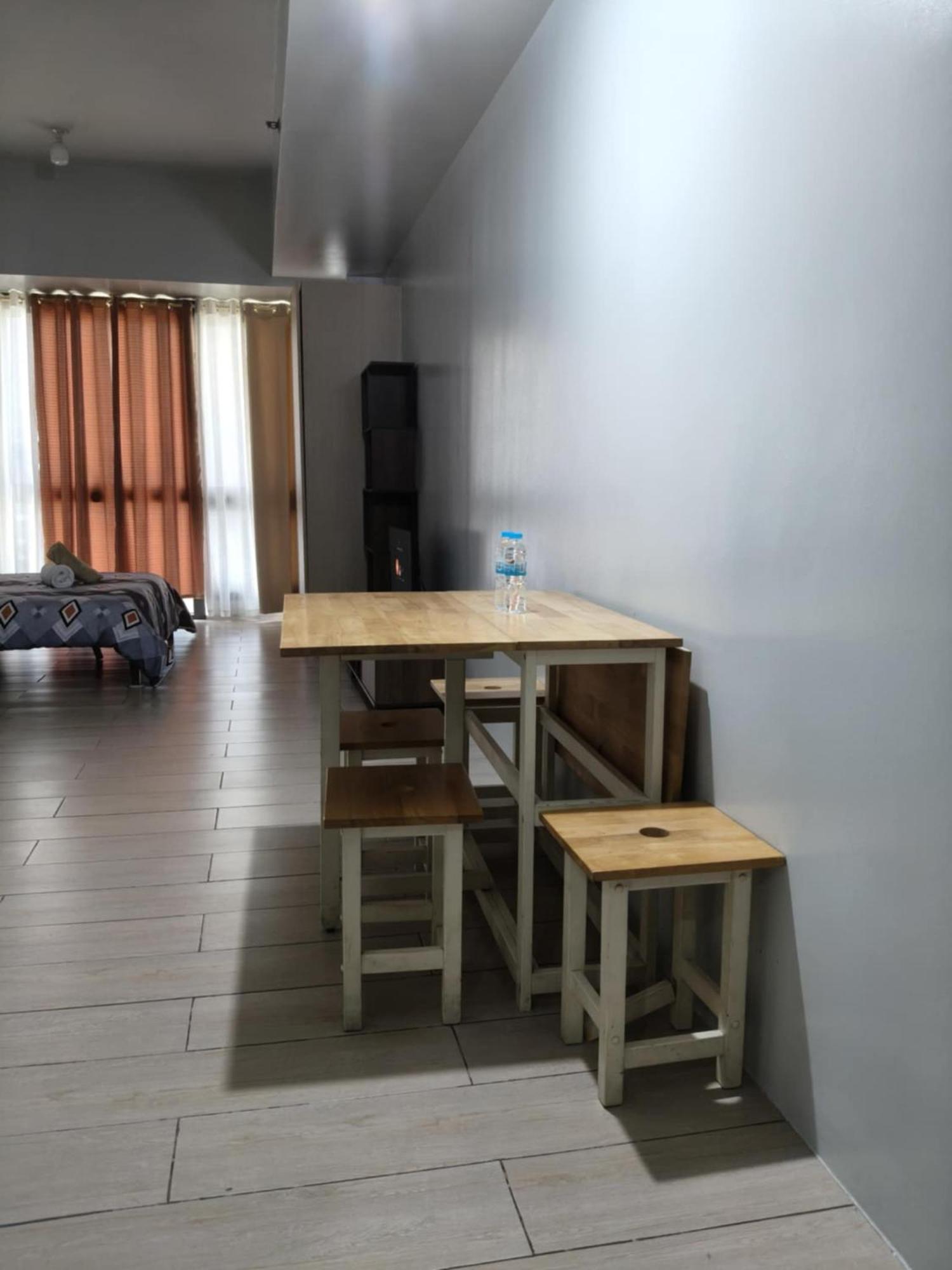 Henry'S Newport Condotel Pasay Exterior foto
